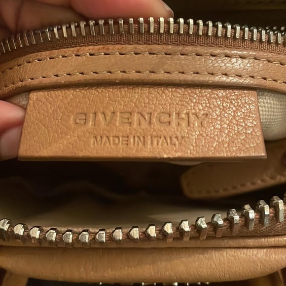 Givency Antigona Mini Bag - Picture 9 of 10